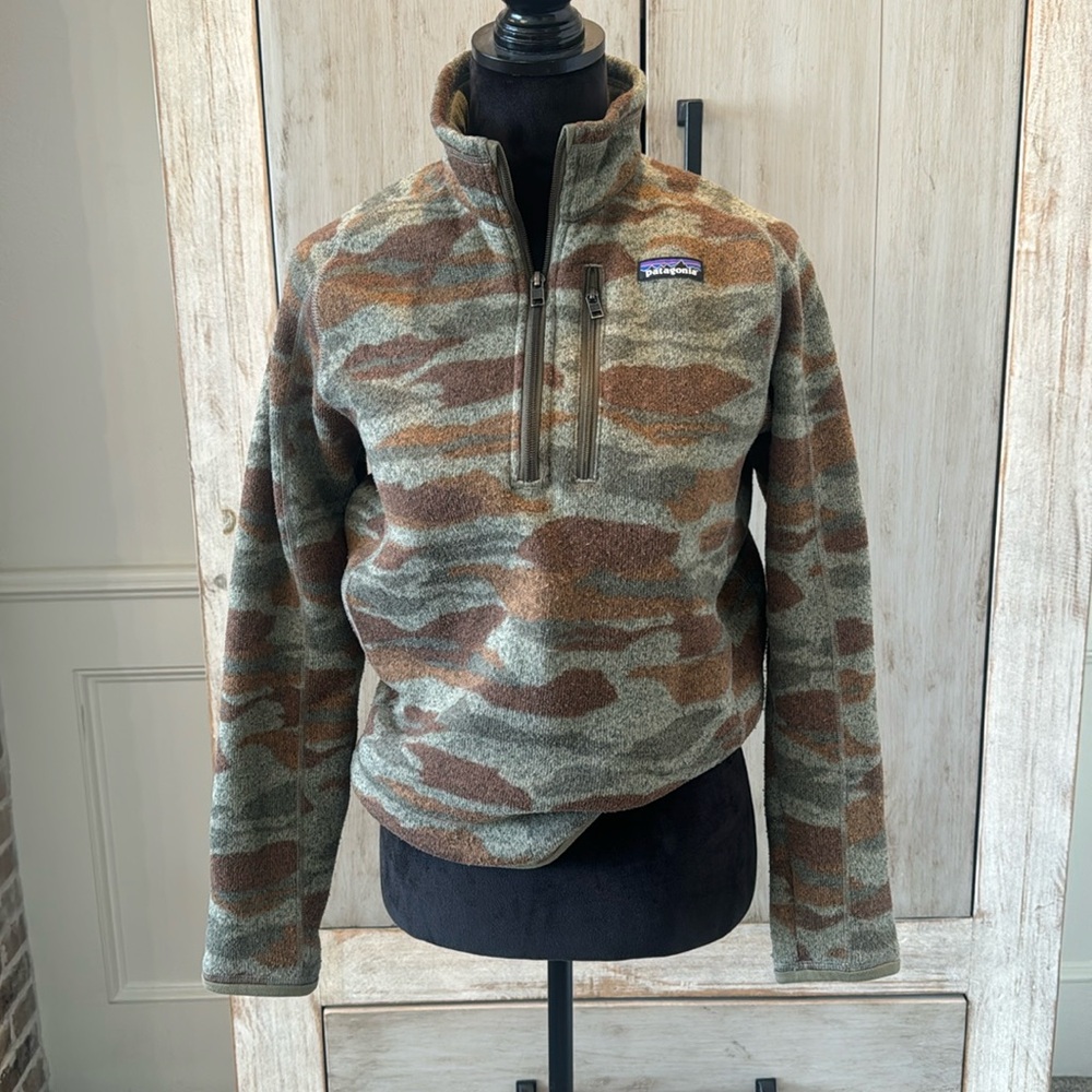 Camo Patagonia! Fits women’s small or men’s extra small